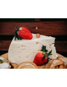 Напівтвердий сир "Шеврет з пажитником" з козиного молока